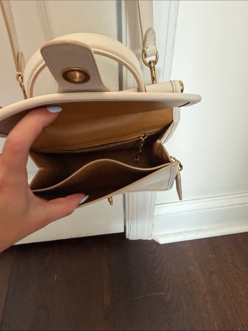Women’s Coach Cream Leather Crossbody Bag - Classic Structured Satchel - Picture 3 of 6
